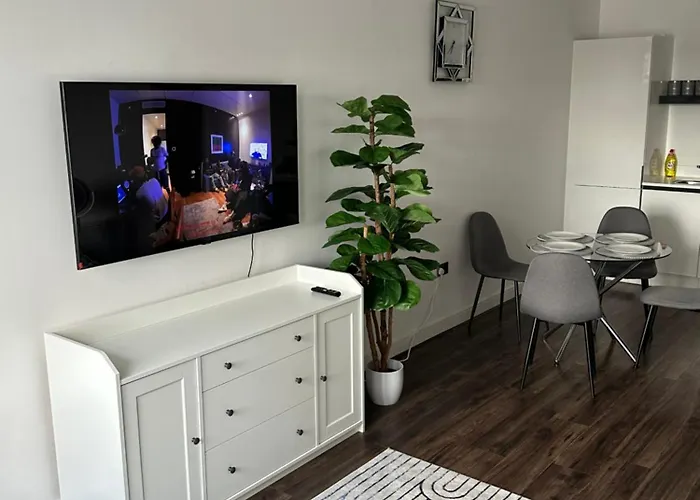 Self Check In 2 Bedroom Apartment