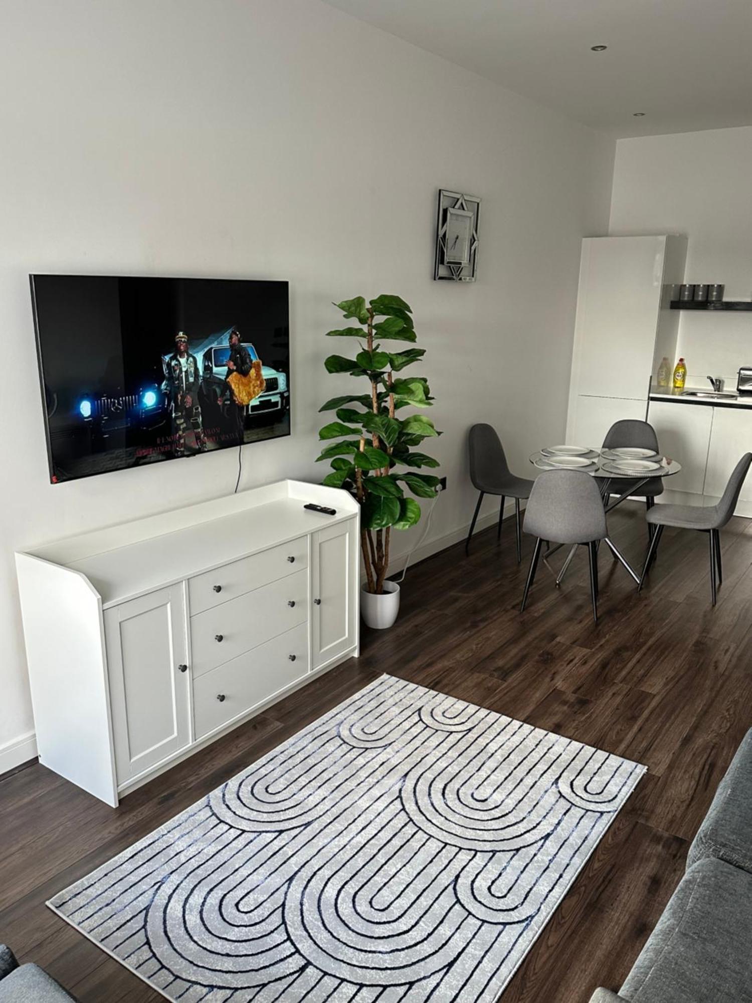 Self Check In 2 Bedroom * Birmingham